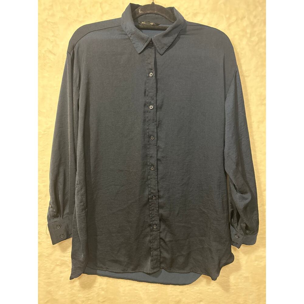 Banana Republic Men’s Blue Dress Shirt Size Medium‎